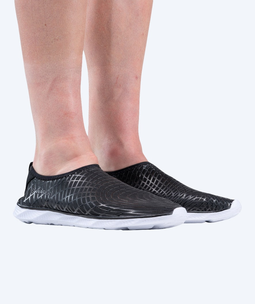 Watery Badeschuhe für Erwachsene - Kawaii - Schwarz