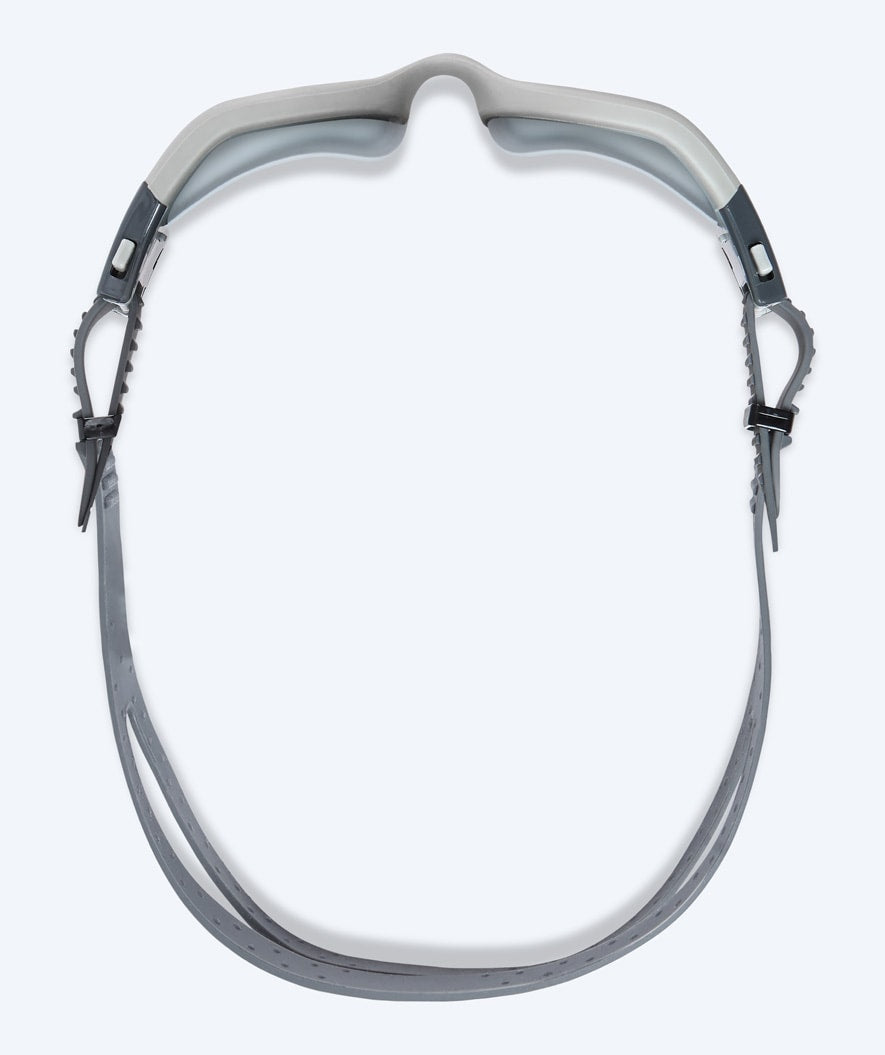 Watery Schwimmbrille fürs Training - Raven Active - Grau (Smoke Scheiben)