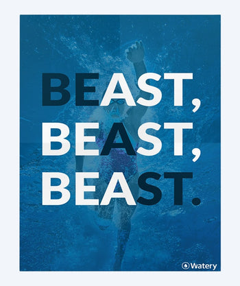 Watery Poster mit Schwimmsport-Motiven - Be A Beast!